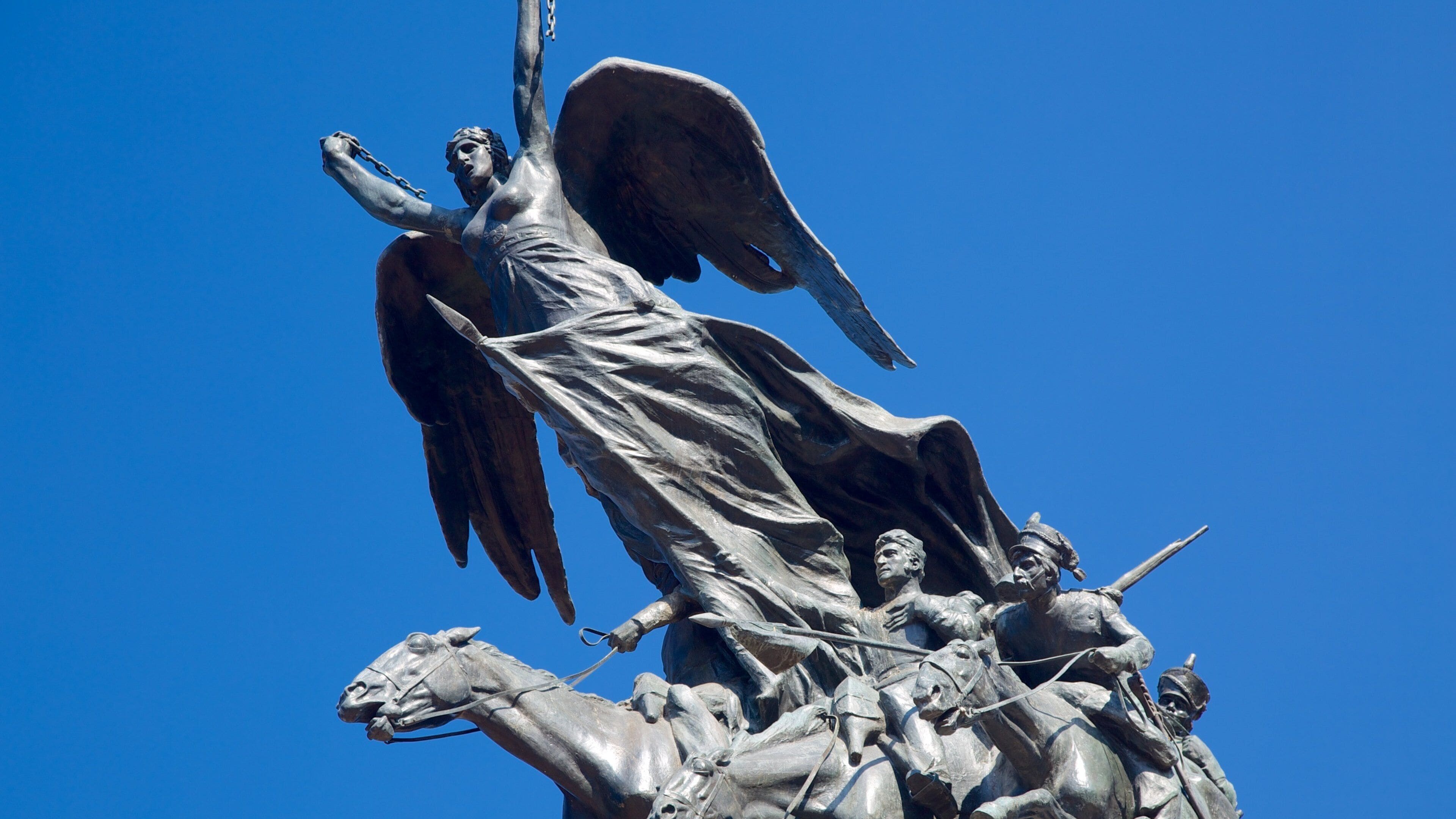 General San Martin Park featuring a statue or sculpture