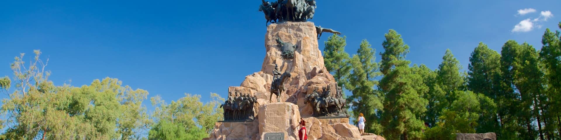 General San Martin Park featuring a statue or sculpture