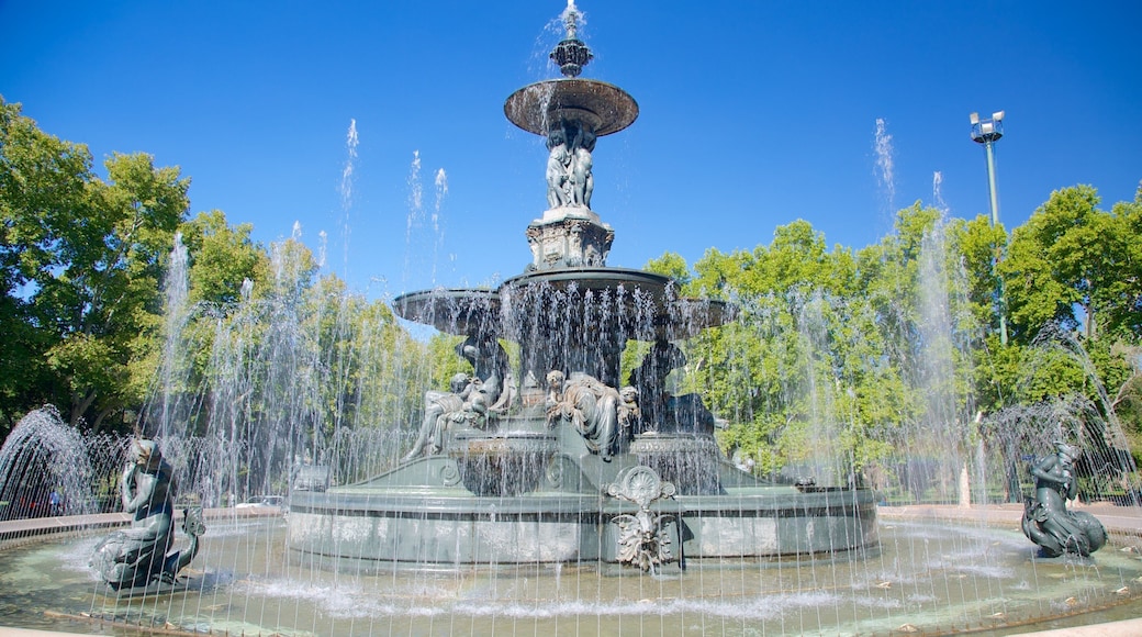 General San Martin Park showing a fountain