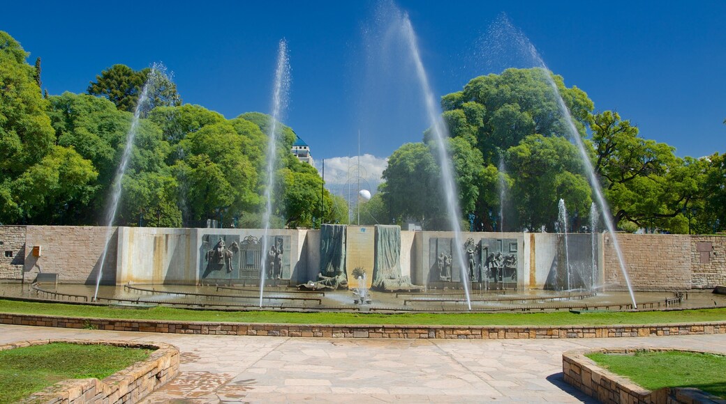 Independence Square which includes a fountain