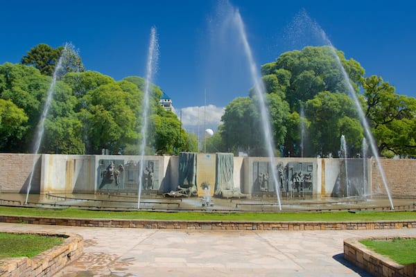 Independence Square which includes a fountain