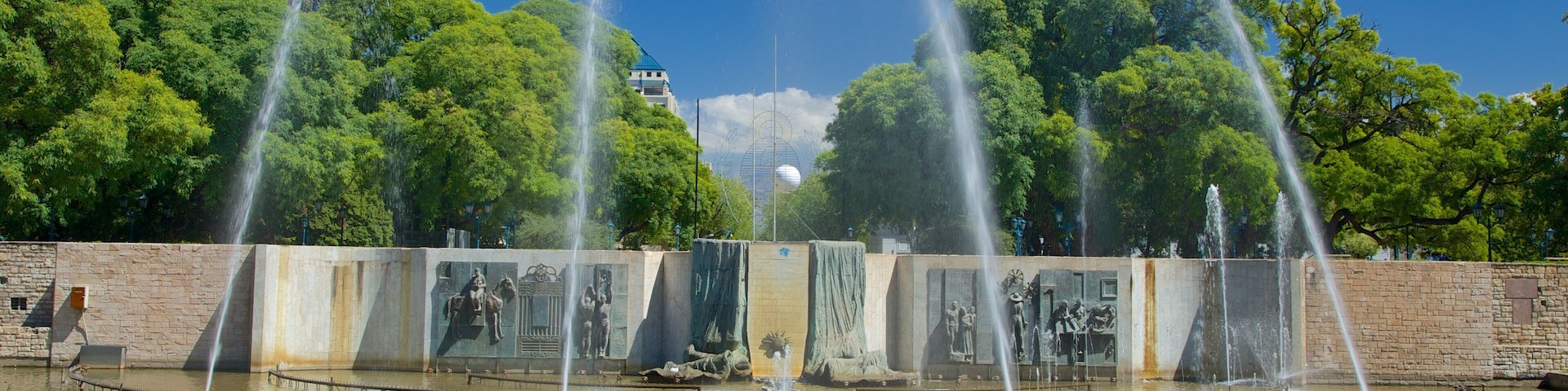 Independence Square which includes a fountain