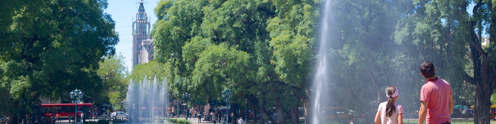 Independence Square which includes a square or plaza and a fountain