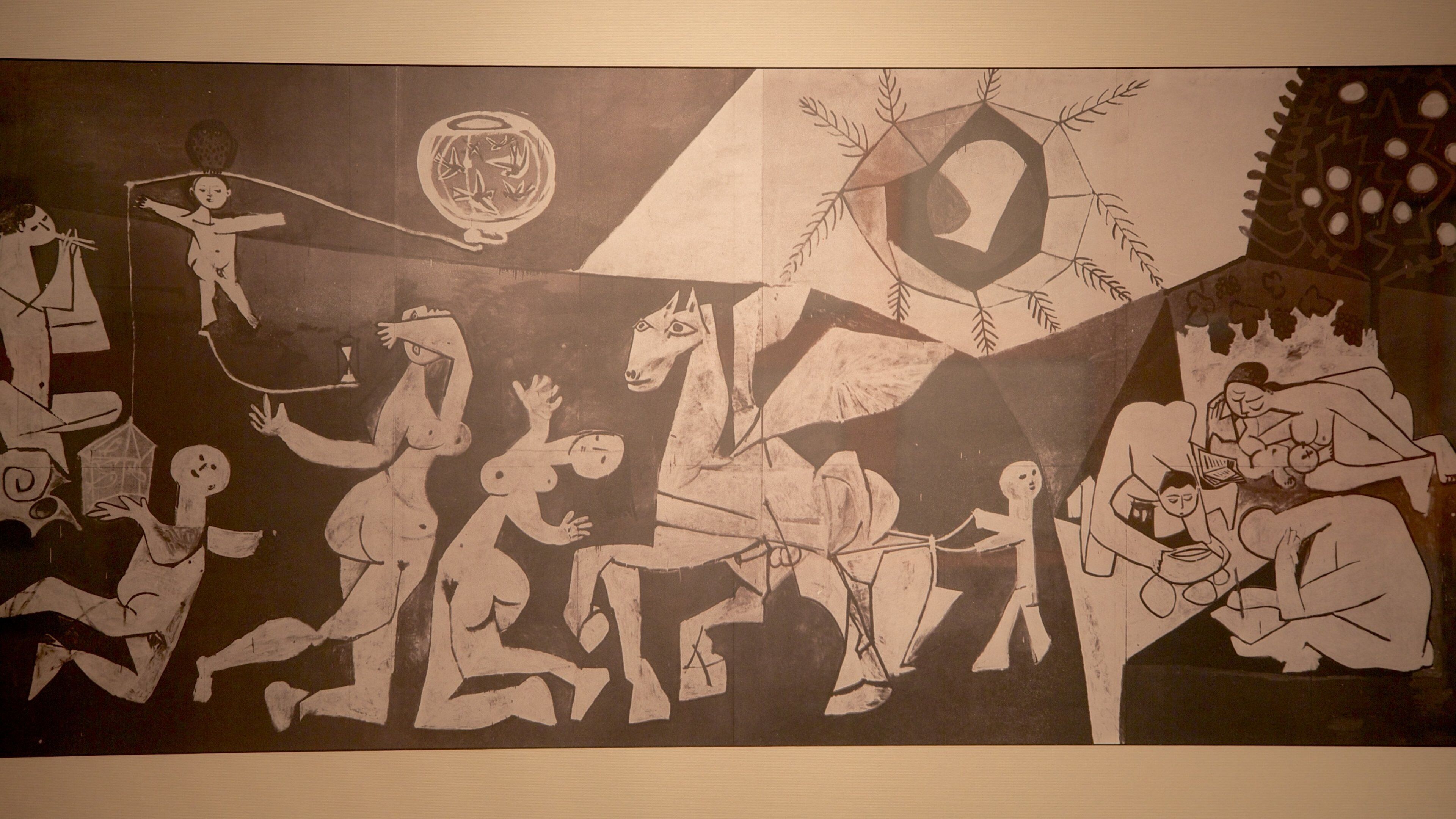 Municipal Museum of Modern Art featuring art