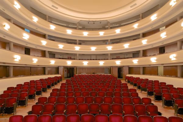 Weinanbaugebiet Mendoza mit einem Theater