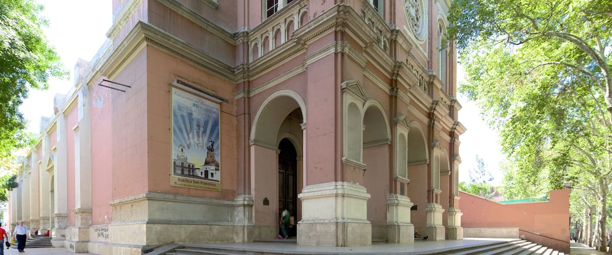 Basilica de San Francisco showing a church or cathedral