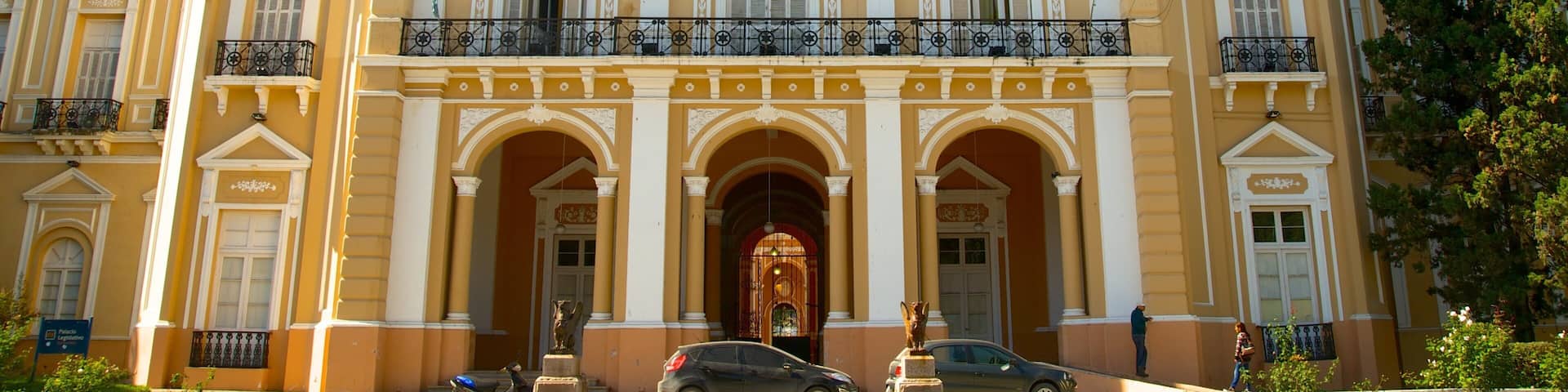 Palacio Legislativo showing chateau or palace