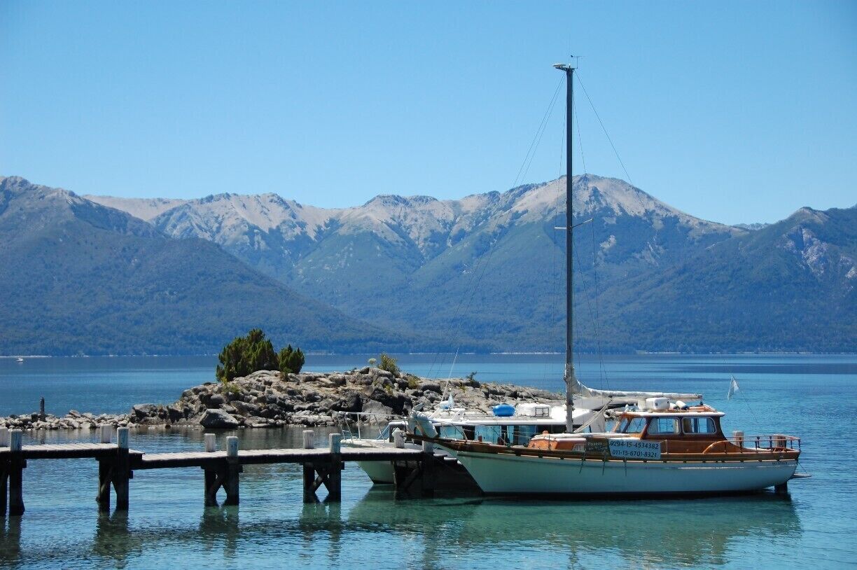 Enjoying a picnic lunch on the docks at Isla Victoria in Parque Nacional Nahuel Huapi.