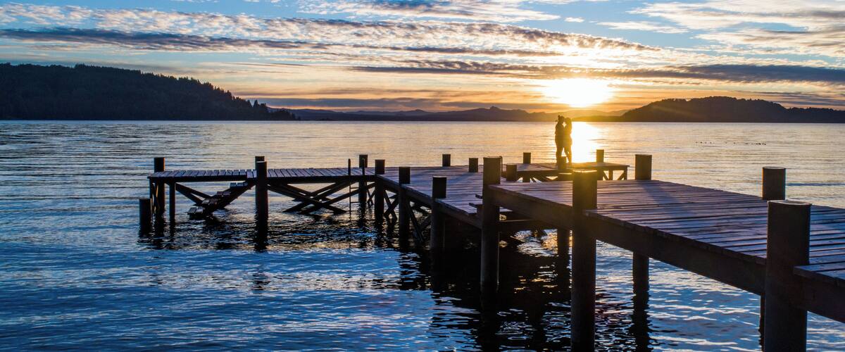 Este lugar es genial para conseguir una excelente luz de amanecer. Hay que llegar caminando desde la costa del lago Nahuel Huapi, frente a la peninsula San Pedro.