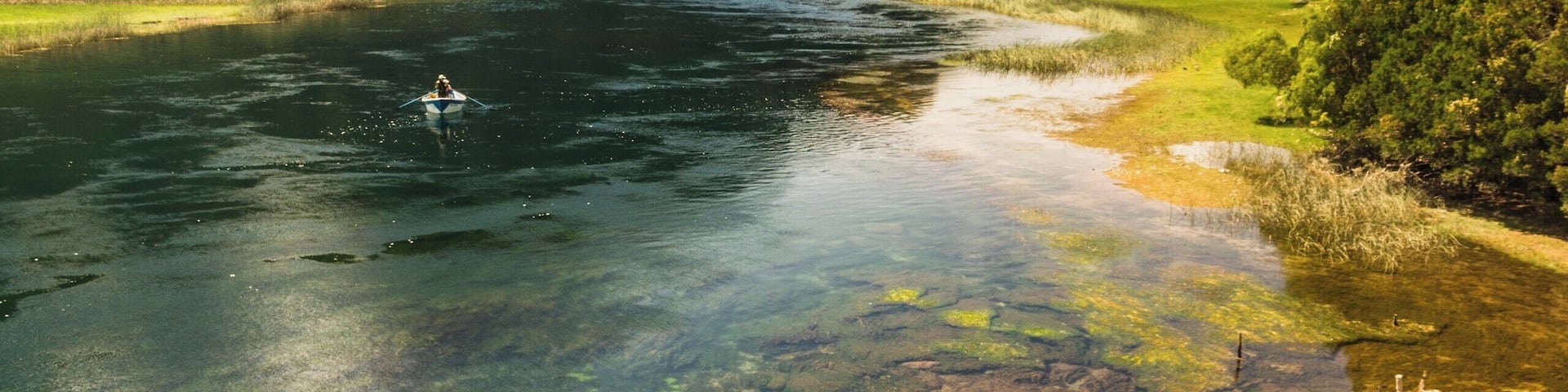 I am not sure if it is on this spot, but i know that this picture is made on a bridge. On the other side of the bridge you can make a long walk and a possibility to see a panther.