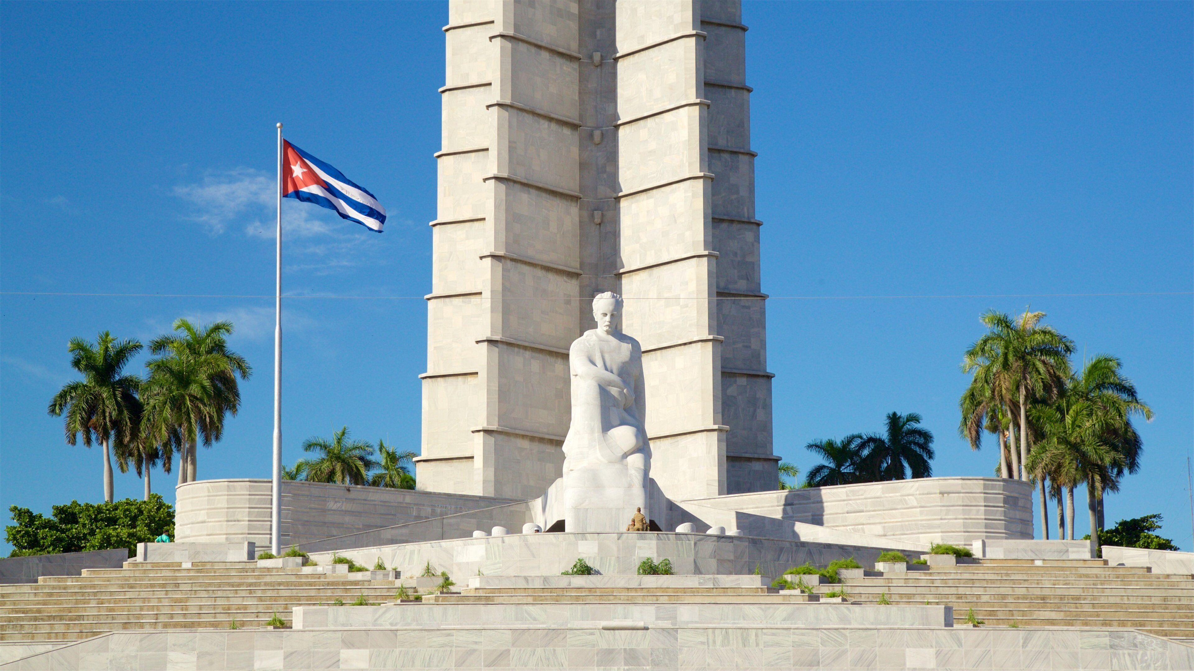 Havana showing a statue or sculpture and a monument