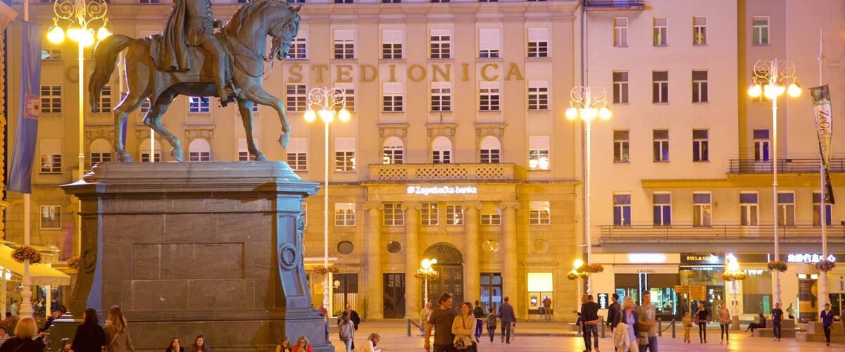 Place Ban Jelacic mettant en vedette scènes de nuit, square ou place et statue ou sculpture