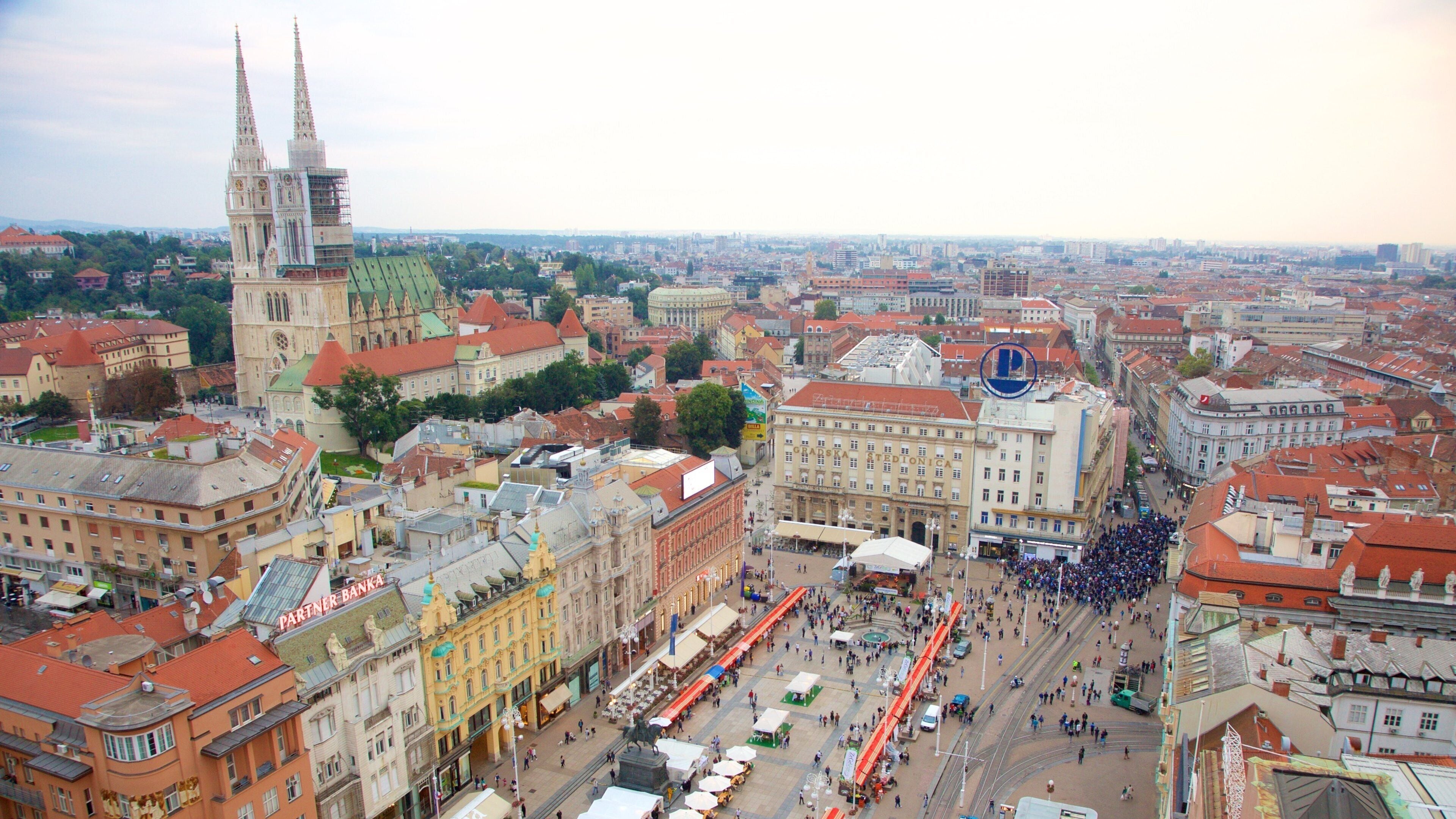 Ban Jelacic Square showing a city