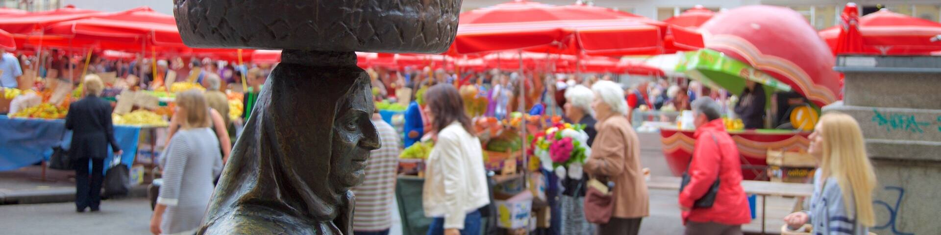 Dolac showing a statue or sculpture and markets