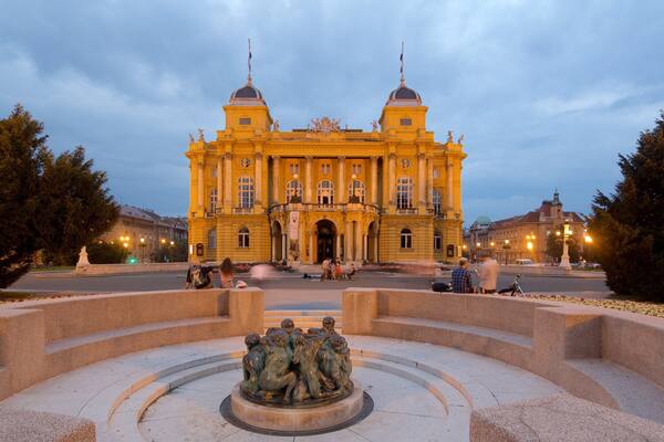 Croatian National Theatre featuring heritage architecture, theatre scenes and night scenes