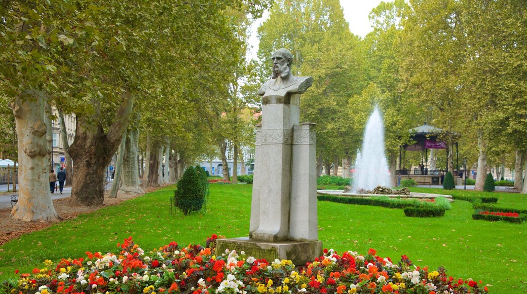 Zrinjevac fasiliteter samt statue eller skulptur, blomster og park