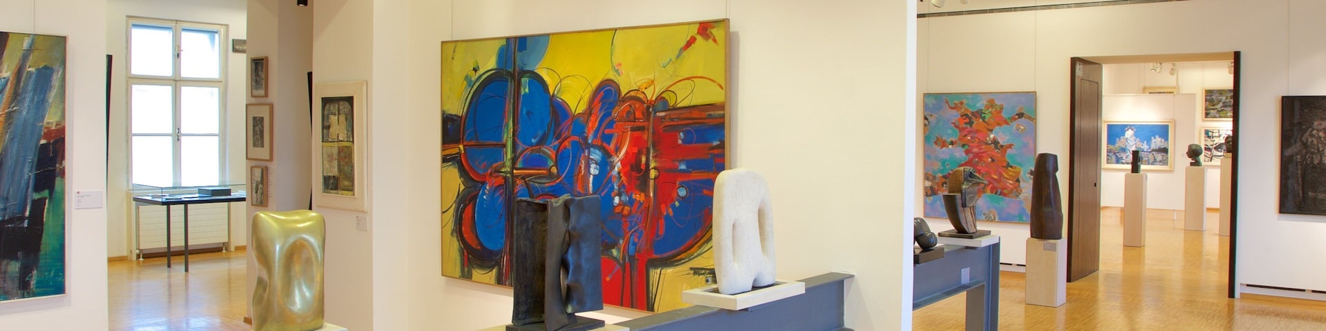 Modern Gallery que inclui arte