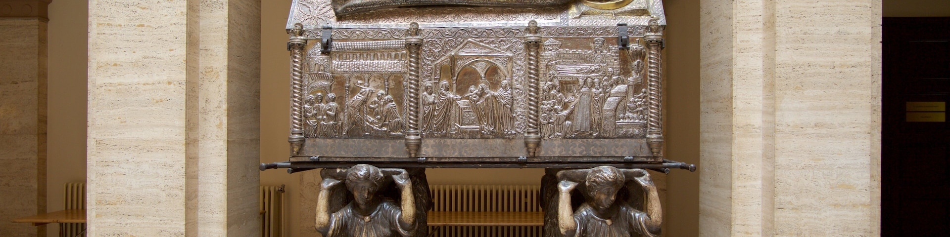 Strossmayer Gallery of Old Masters showing a statue or sculpture and art