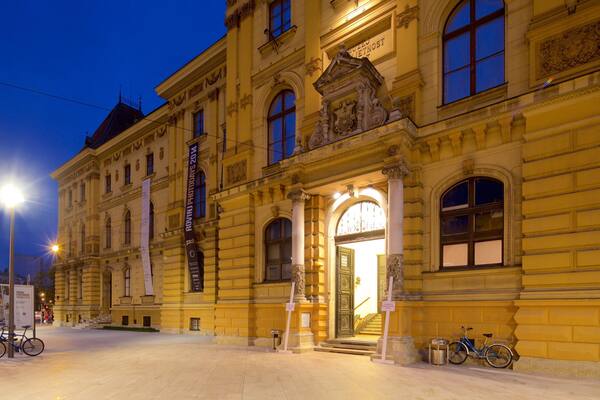 美術工芸博物館