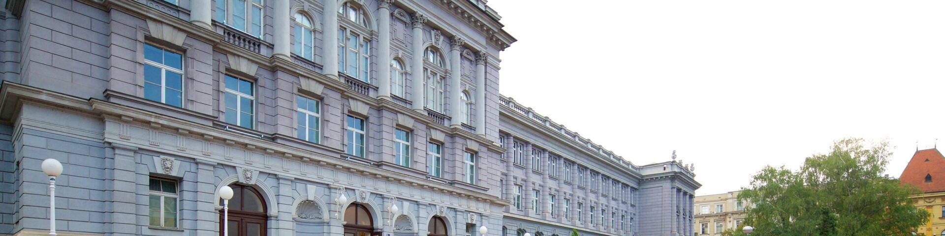 Mimara Museum featuring heritage architecture