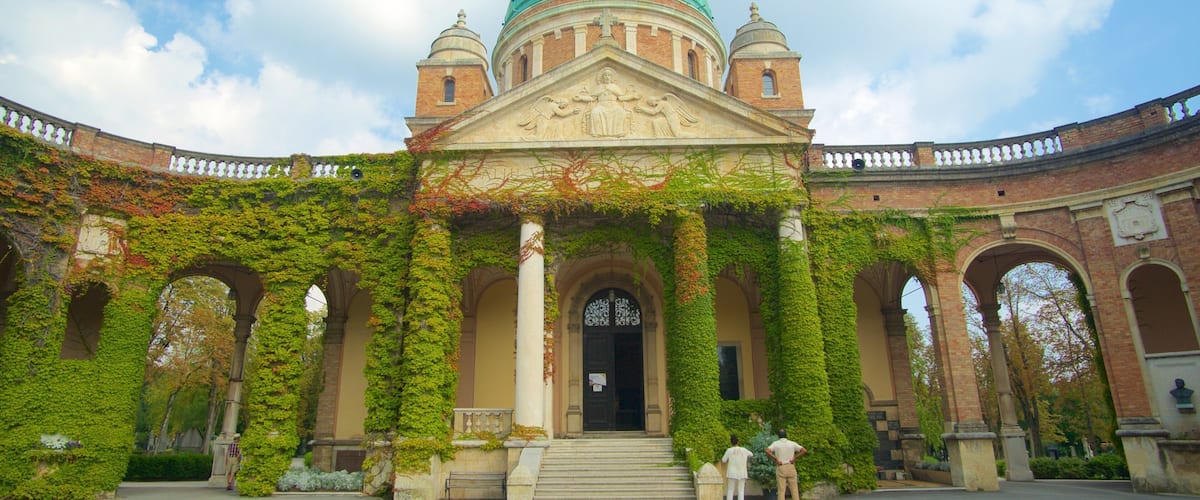 Mirogoj Cemetery featuring heritage architecture