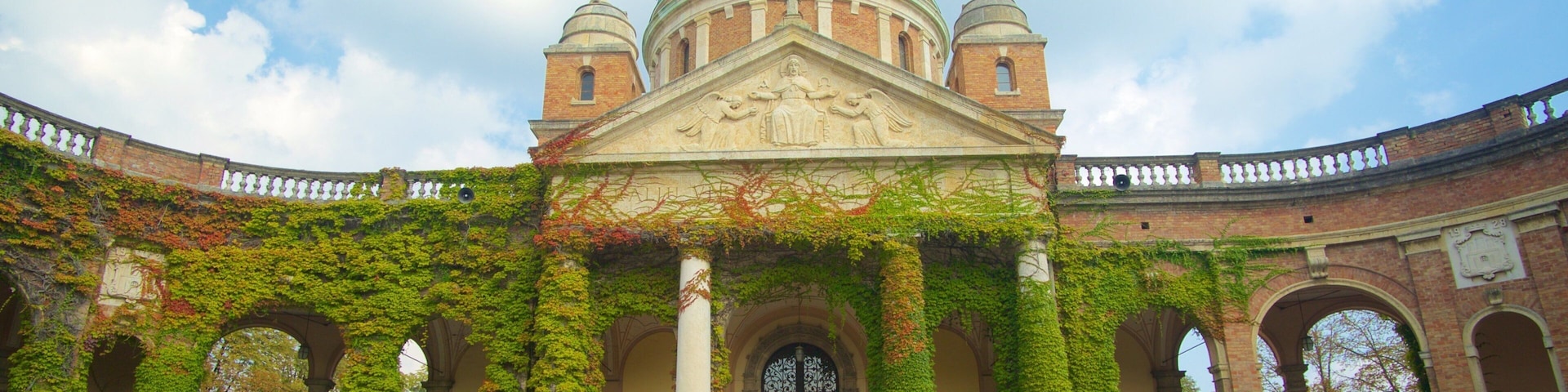 Cemitério Mirogoj caracterizando arquitetura de patrimônio