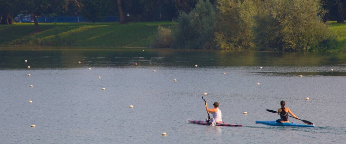 雅倫湖 设有 河流或小溪 和 皮划艇或獨木舟 以及 佳偶