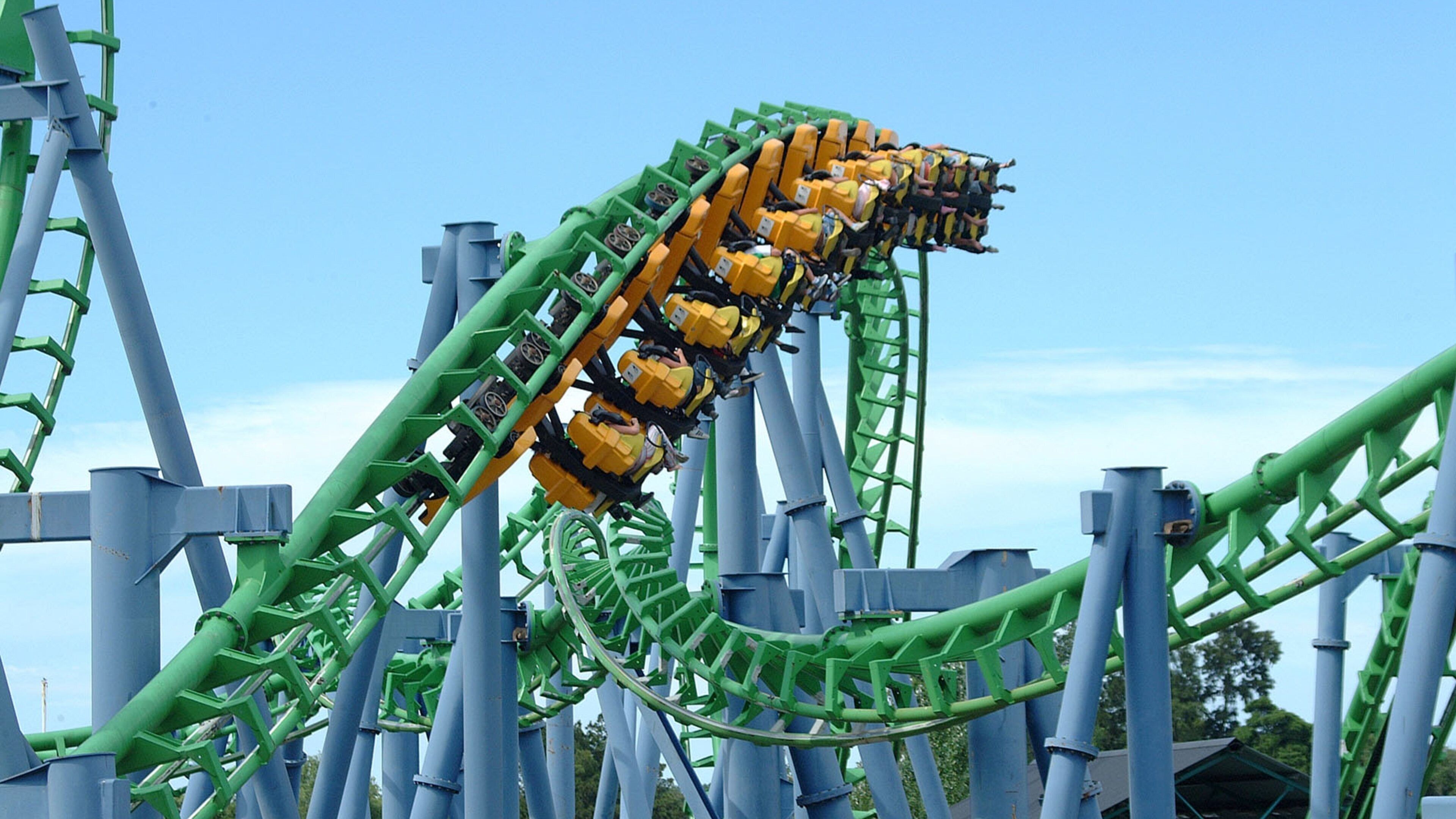 Parque de la Costa which includes rides as well as a small group of people