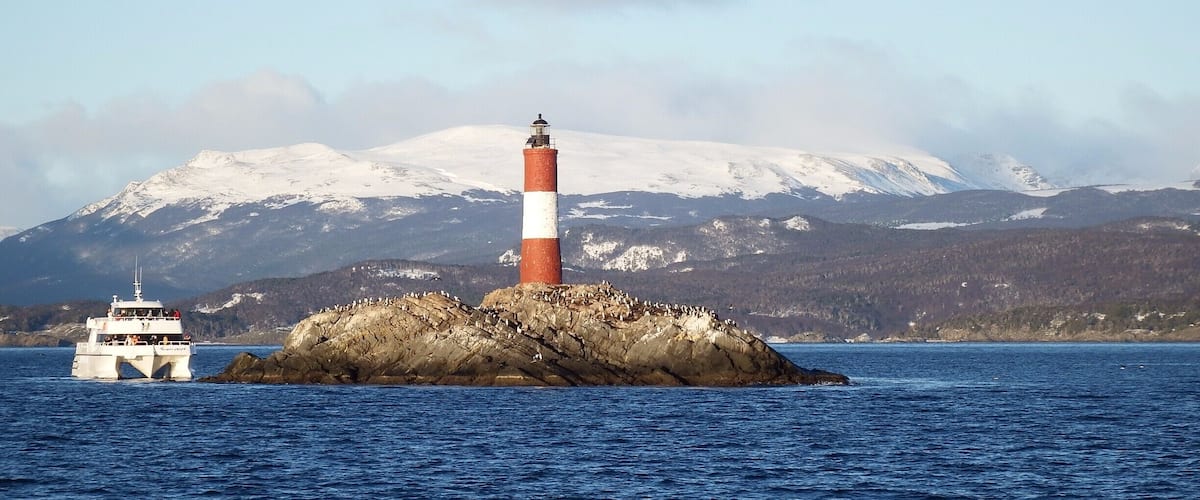 Farol Les Ecaireurs, ou Farol do Fim do Mundo, localizado na Patagônia, no Canal de Beagle, entre a Argentina e o Chile.