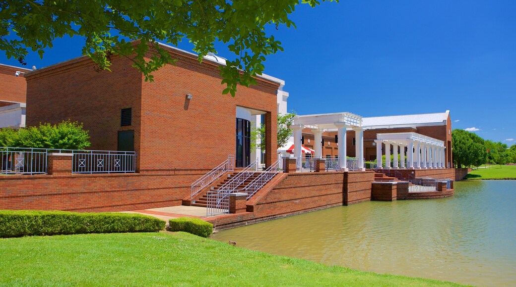 Montgomery Museum of Fine Arts mettant en vedette patrimoine architectural et mare