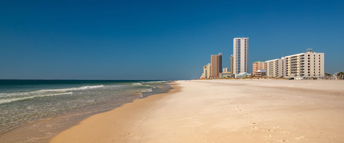 Gulf Shores Beach showing a coastal town, general coastal views and a beach