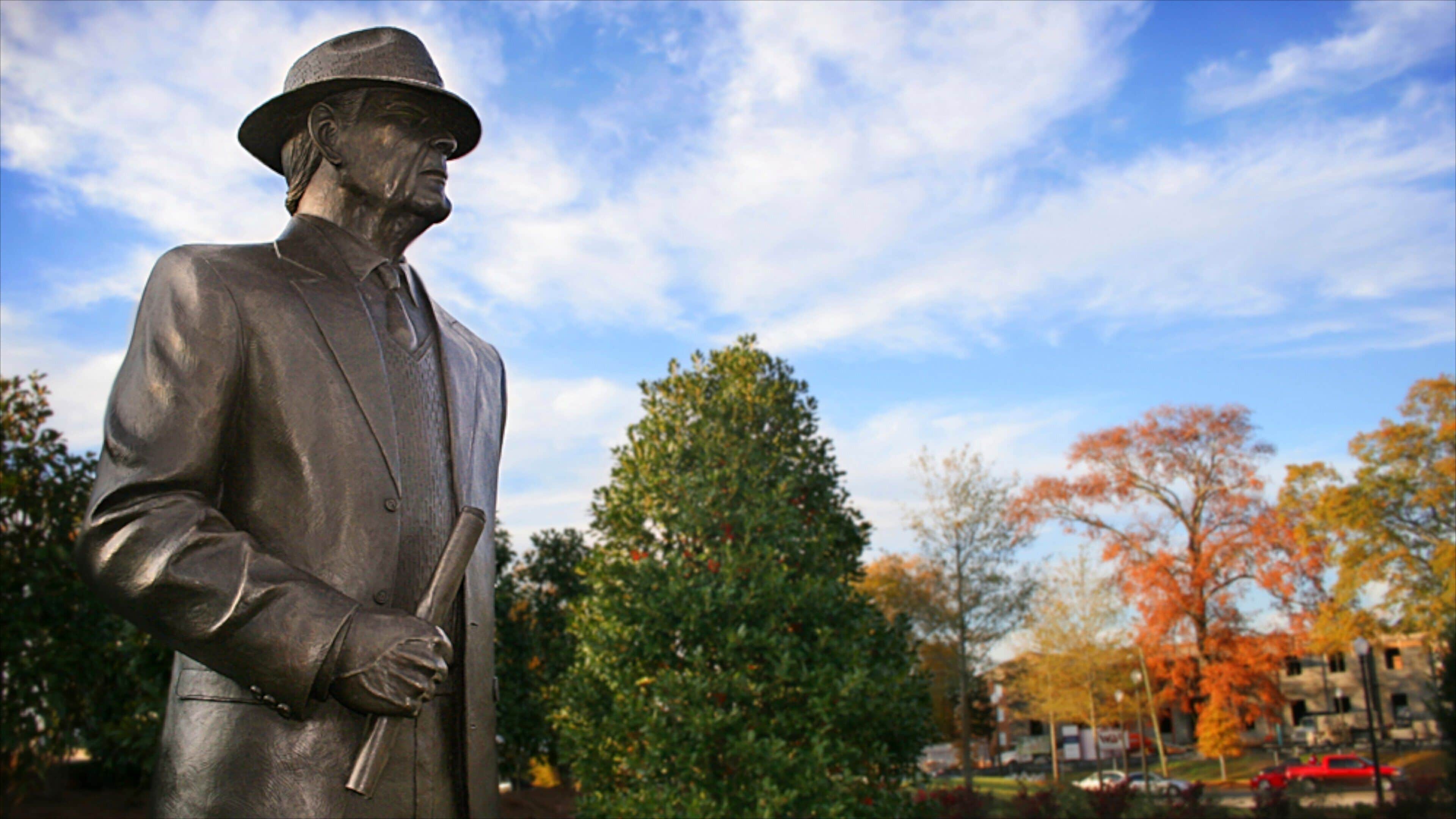 Tuscaloosa which includes a monument, a statue or sculpture and fall colors