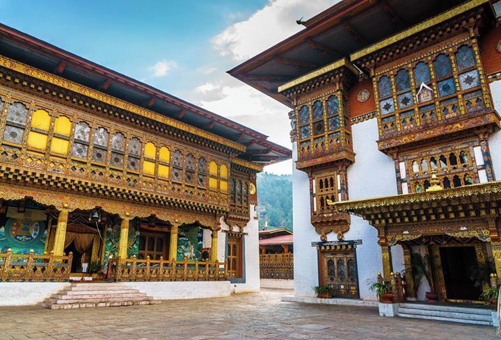 Inside the Punakha dzong. To the left is the entrance to the temple. While I was there, the monks had chanting/voice lessons.

#StunningStructures #Bhutan