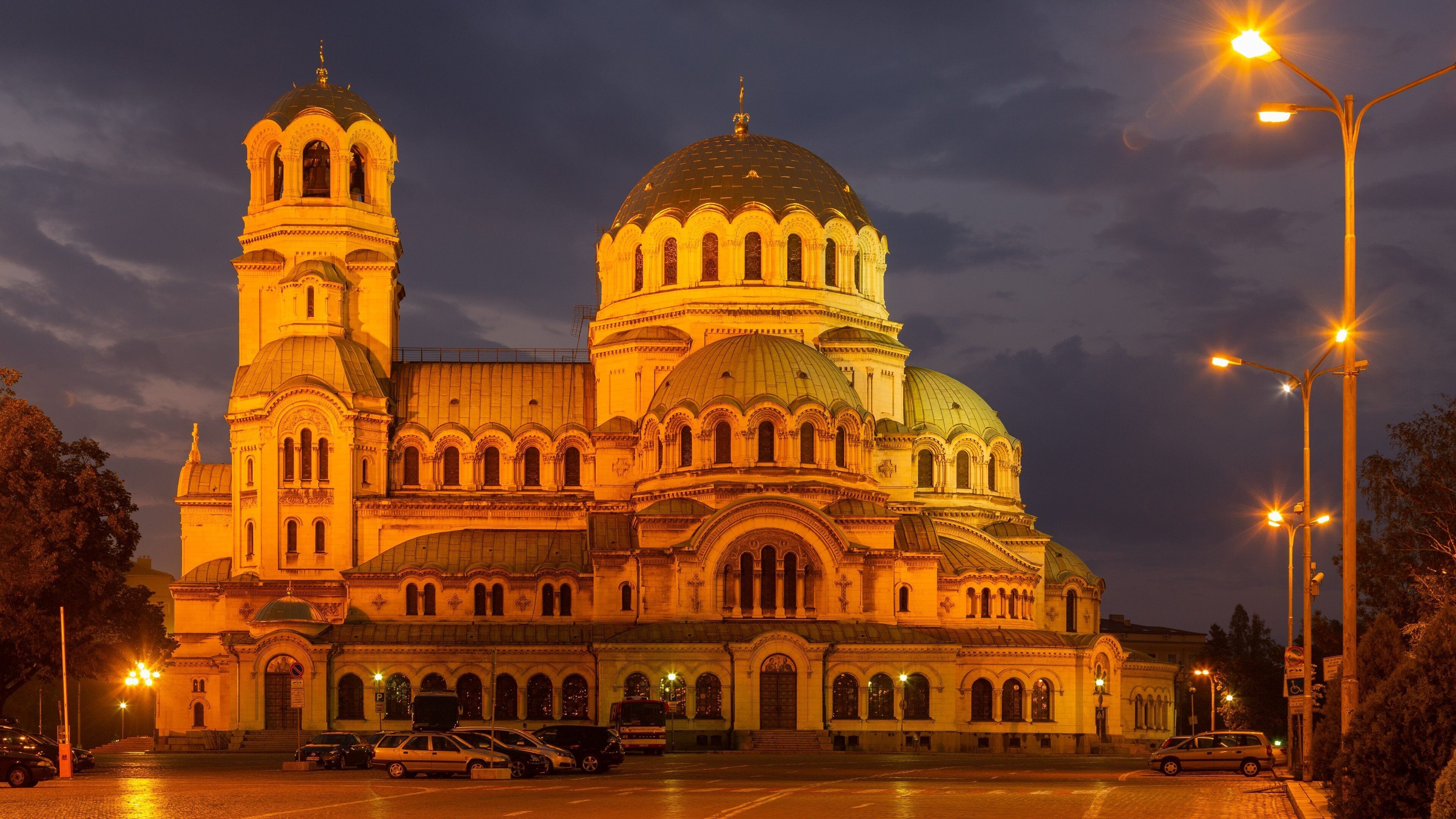 Alexander Nevski Cathedral which includes a church or cathedral, heritage architecture and night scenes