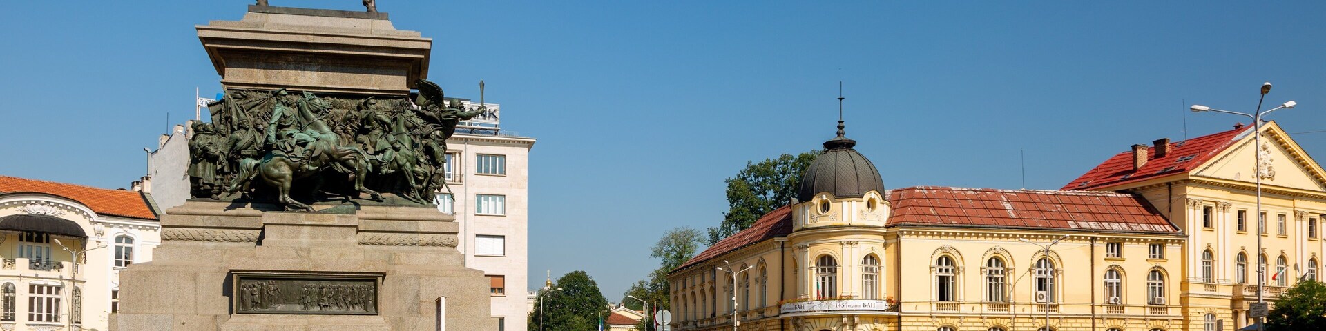 Monument to the Liberating Tsar which includes a statue or sculpture