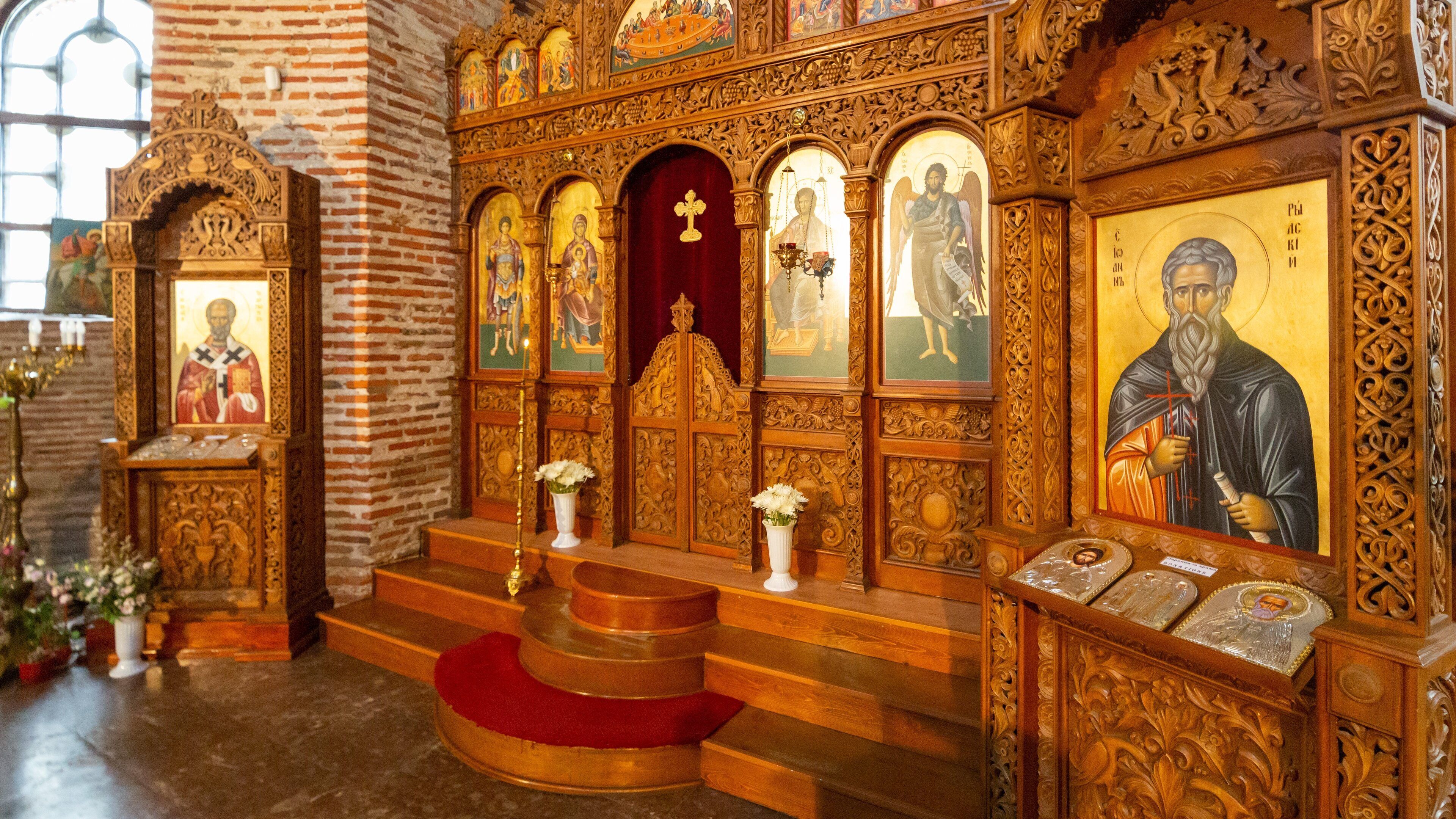 Church of St. George which includes heritage elements, art and a church or cathedral