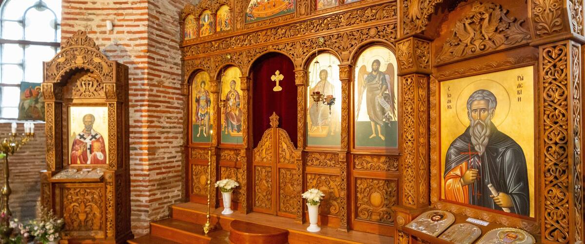 Church of St. George which includes heritage elements, art and a church or cathedral