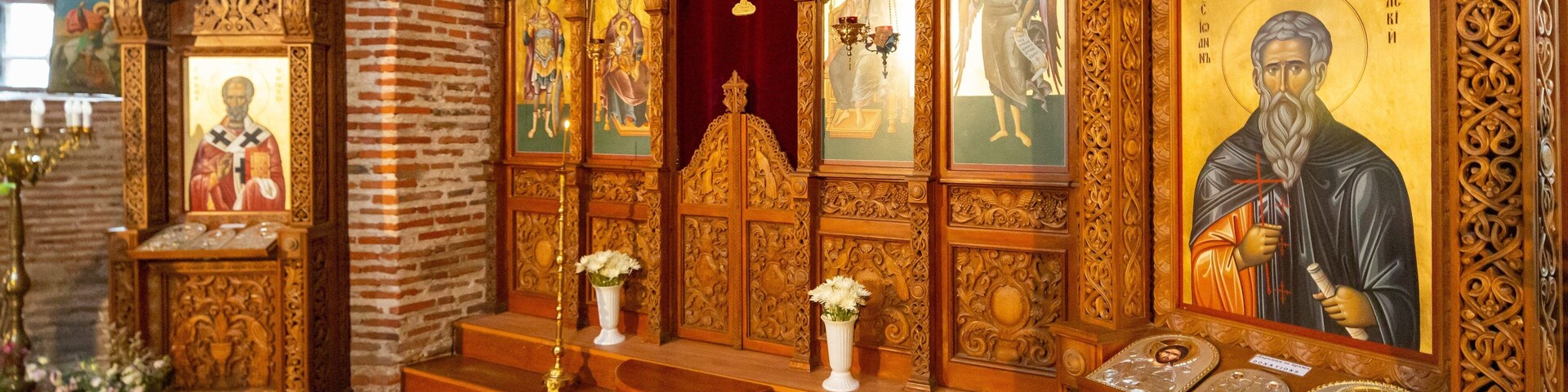 Church of St. George which includes heritage elements, art and a church or cathedral