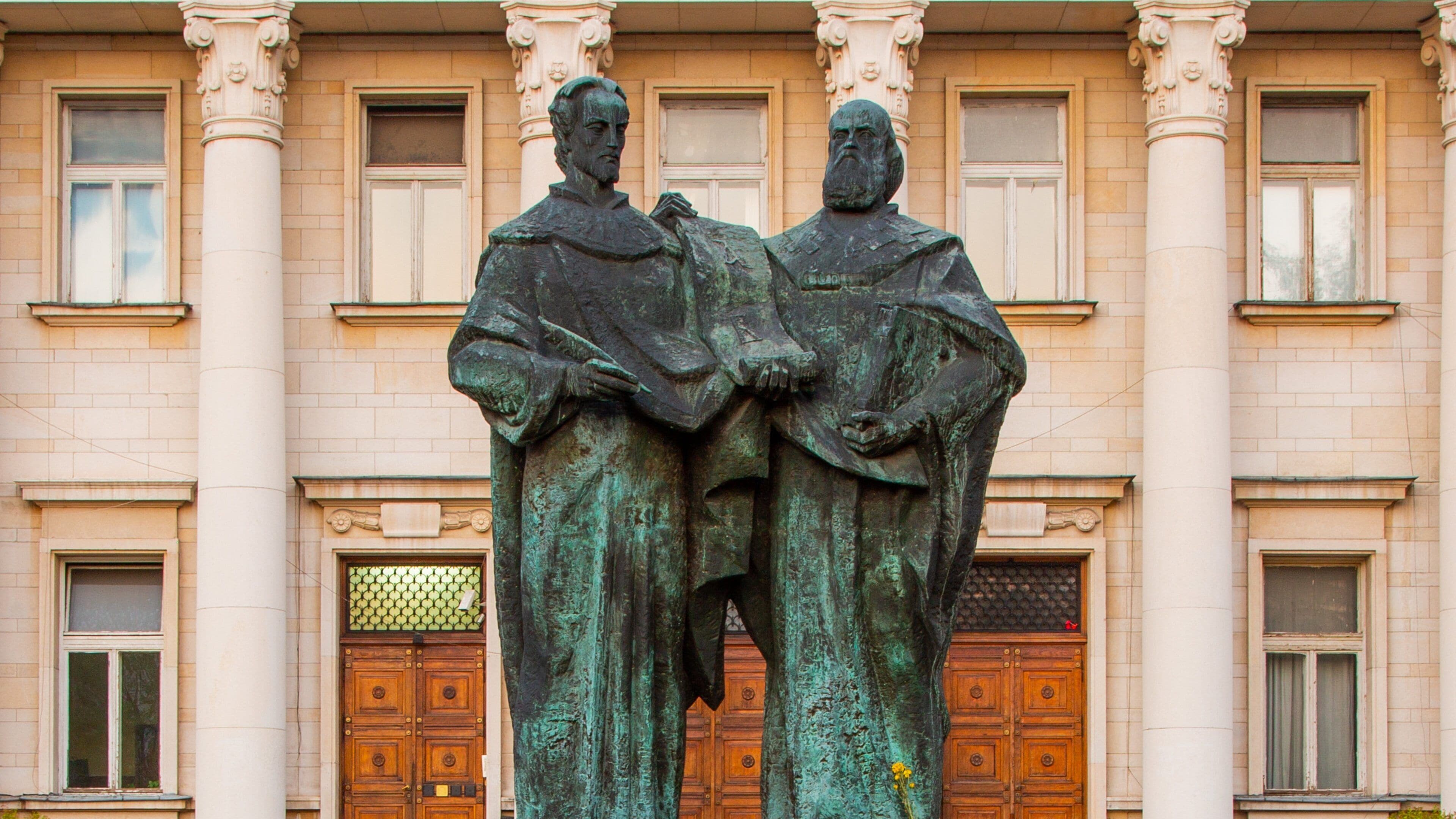 Cyril and Methodius National Library of Bulgaria showing a statue or sculpture and heritage elements