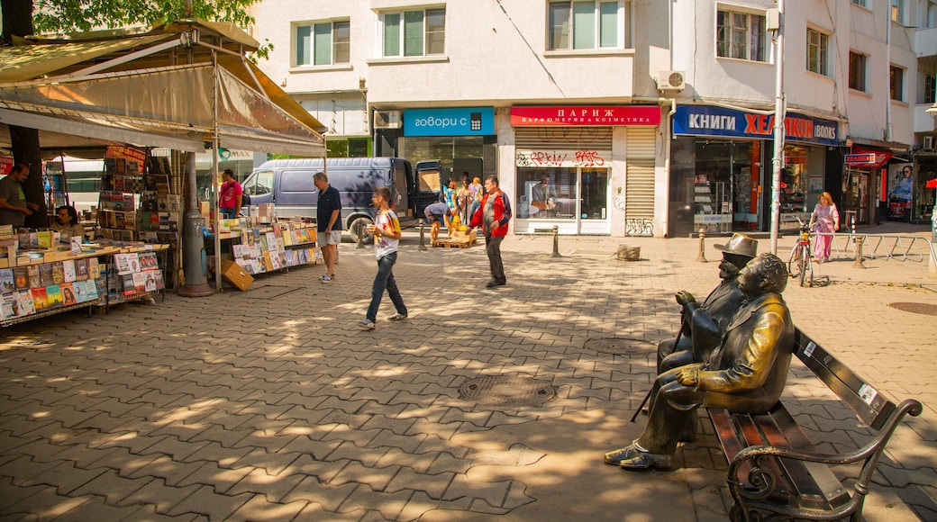 Slaveykov Square showing markets, street scenes and outdoor art