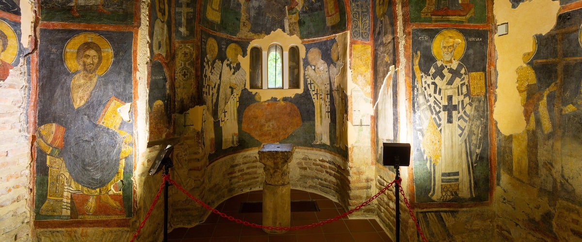 Boyana Church featuring art, heritage elements and religious elements