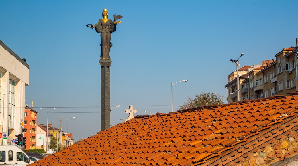 Saint Sofia Monument showing a statue or sculpture
