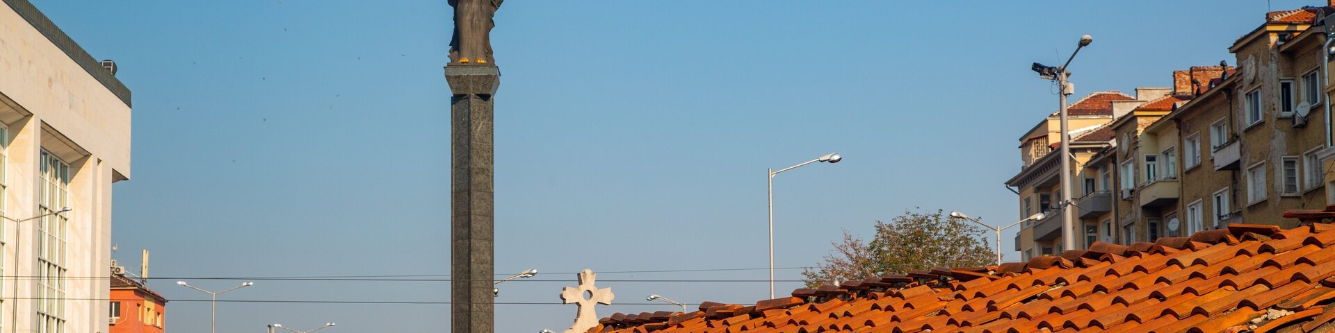 Saint Sofia Monument showing a statue or sculpture