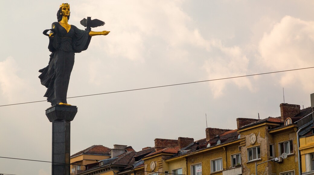 Saint Sofia Monument showing a statue or sculpture