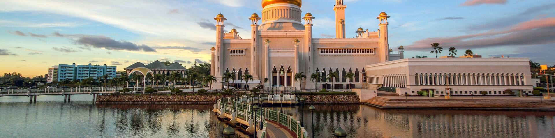 Beautiful Sultan Omar Ali Saifuddien Mosque Bandar Seri Begawan Brunei Iconic Mosque