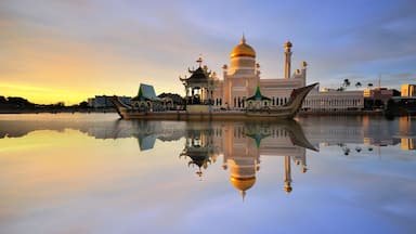 Beautiful View of Sultan Omar Ali Saifudding Mosque, Bandar Seri Begawan, Brunei, Southeast Asia