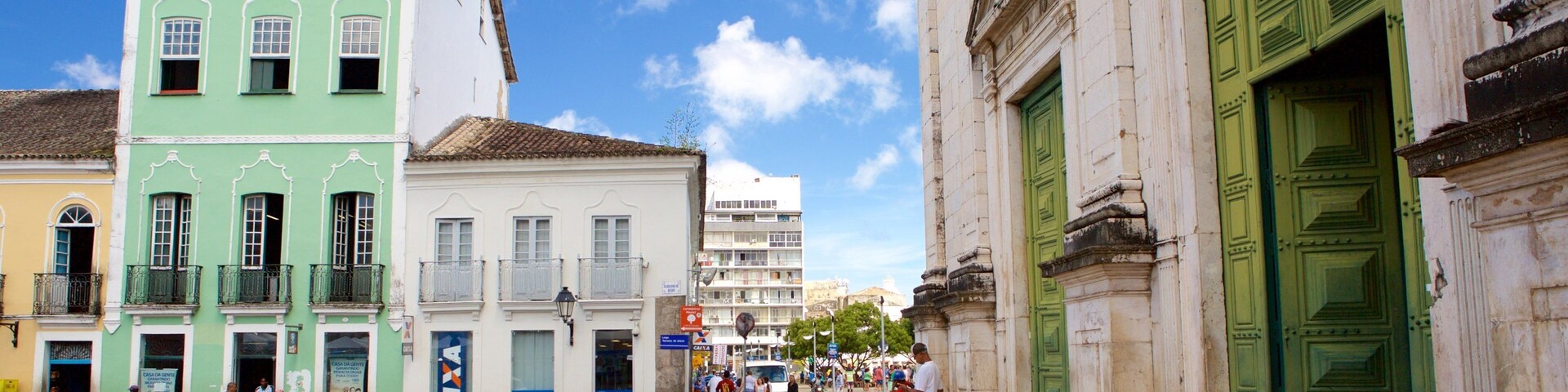 Catedral de Salvador mostrando aspectos religiosos, elementos de patrimônio e uma igreja ou catedral