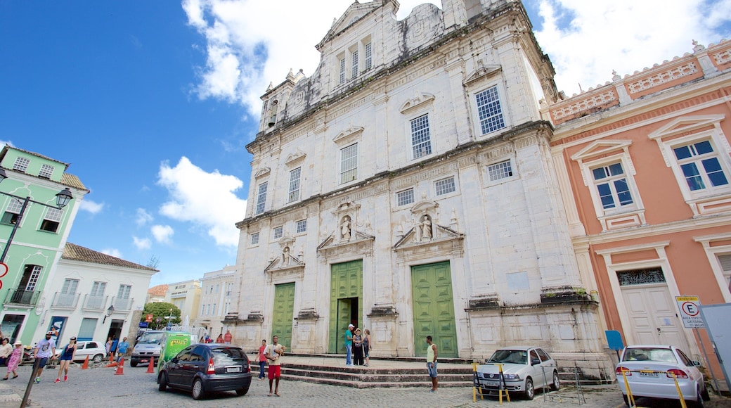 Cathedral of Salvador featuring heritage elements, religious elements and street scenes