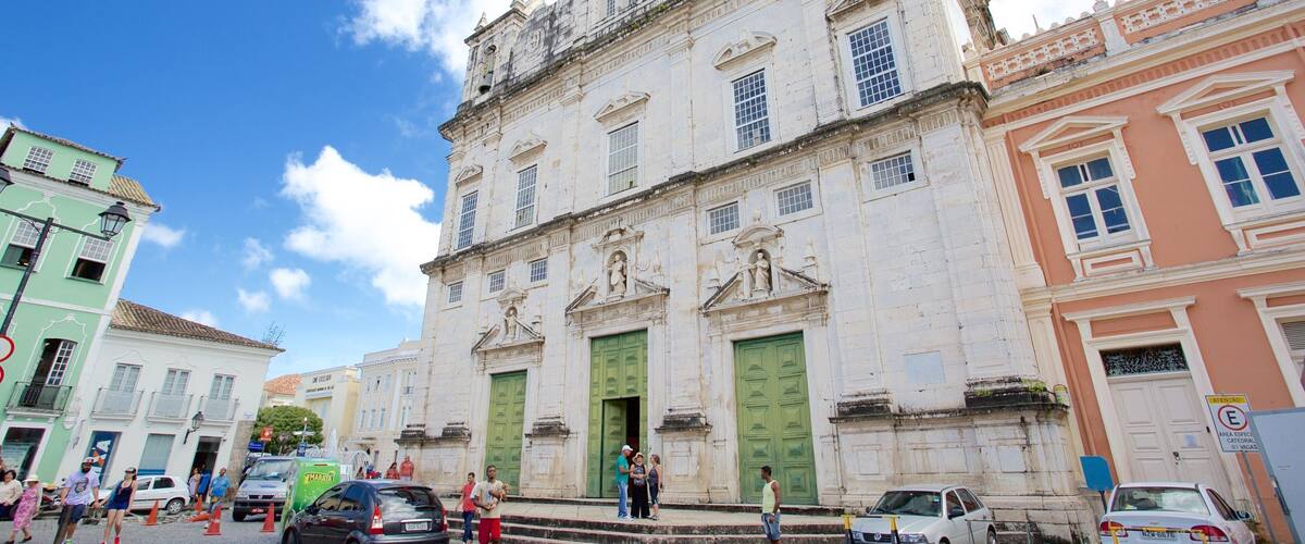 Catedral de Salvador que inclui uma igreja ou catedral, elementos de patrimônio e aspectos religiosos
