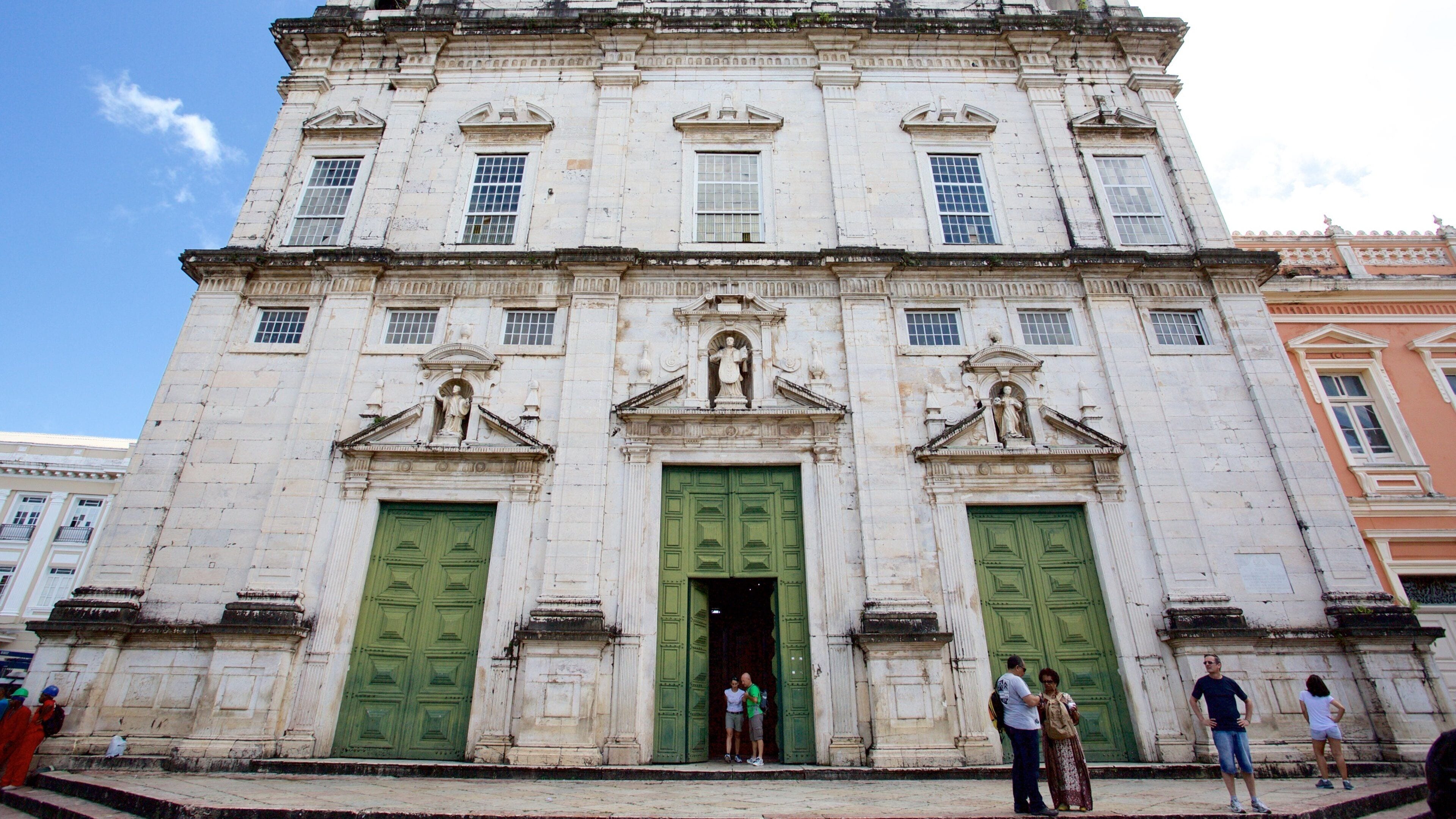 サルバドル大聖堂 表示 教会あるいは大聖堂, 宗教名所 と 遺跡・遺産